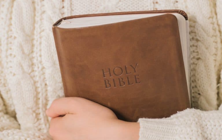 8 Benefits of Reading the Bible Daily
